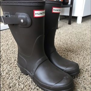 Dark brown hunter boots short